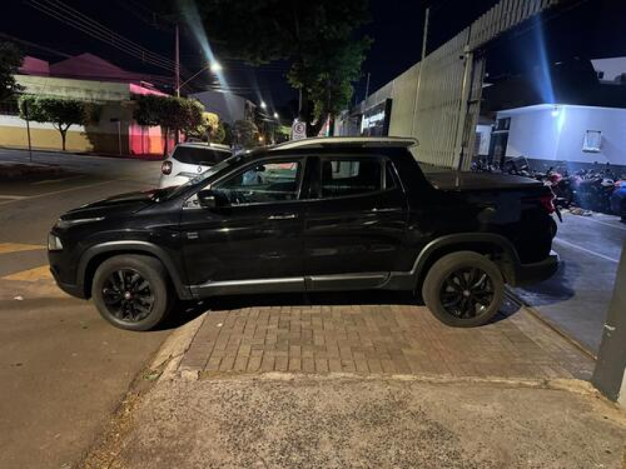 Polícia Militar recupera Fiat Toro furtada. 