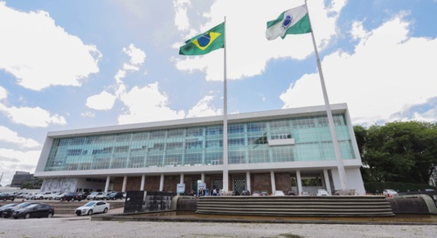 Paraná anuncia investimento para valorização dos servidores 