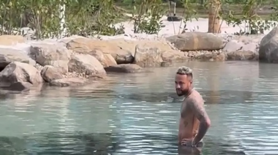 Justiça anula multa aplicada a Neymar pelo lago.