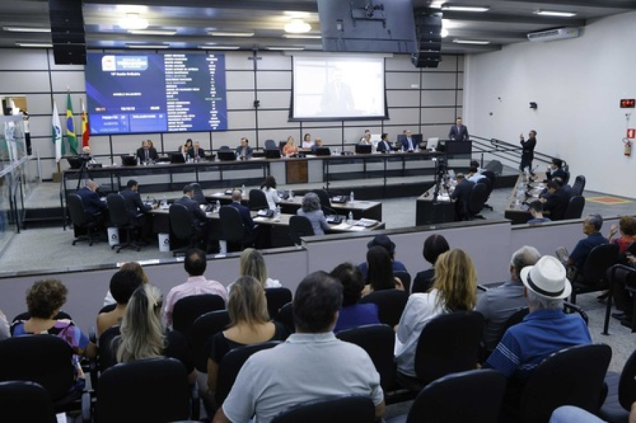 Vereadores pedem centro para ambulantes 