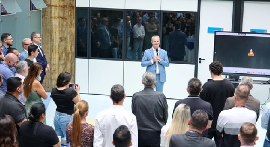 Ex-prefeito sai do governo e mira eleições deste ano