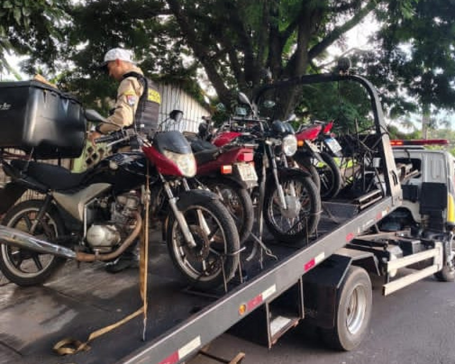 Polícia Militar realiza blitz e reforça fiscalização em Maringá