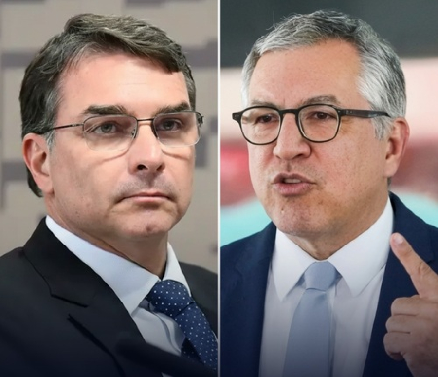 Ministro Padilha faz críticas pesadas a Flavio Bolsonaro