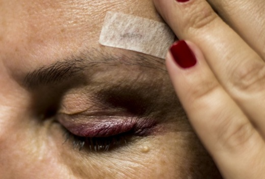 Mulher é agredida por ex-marido armado.