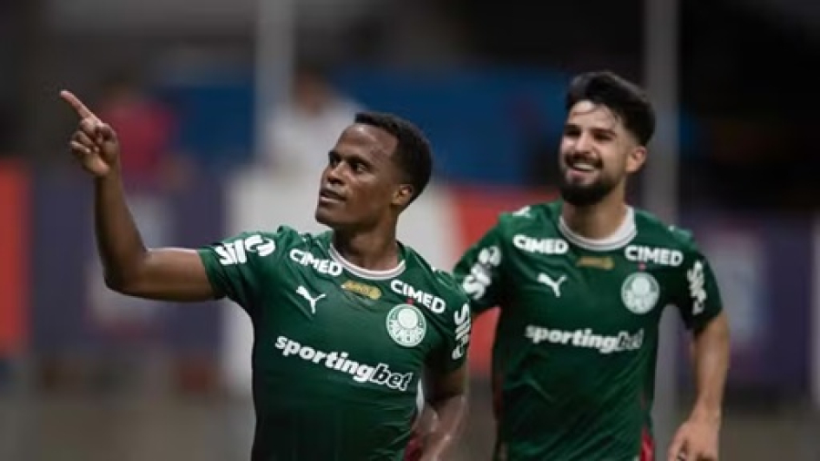 Palmeiras vence o Bahia com gol no fim 