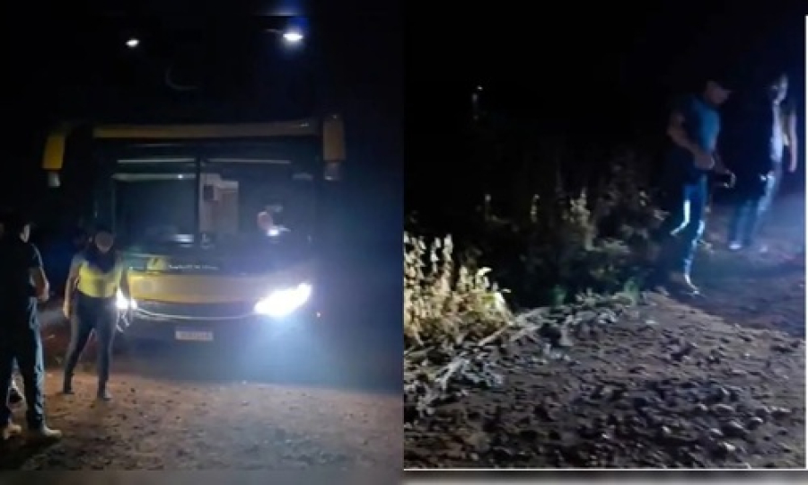 Falsos policiais param ônibus e assaltam 45 passageiros 