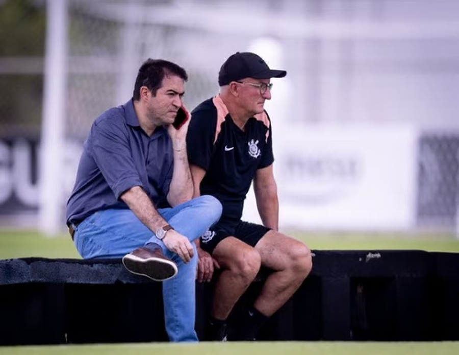 Dorival Júnior é demitido do Corinthians.