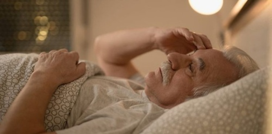 Por que os idosos têm dificuldade para dormir?