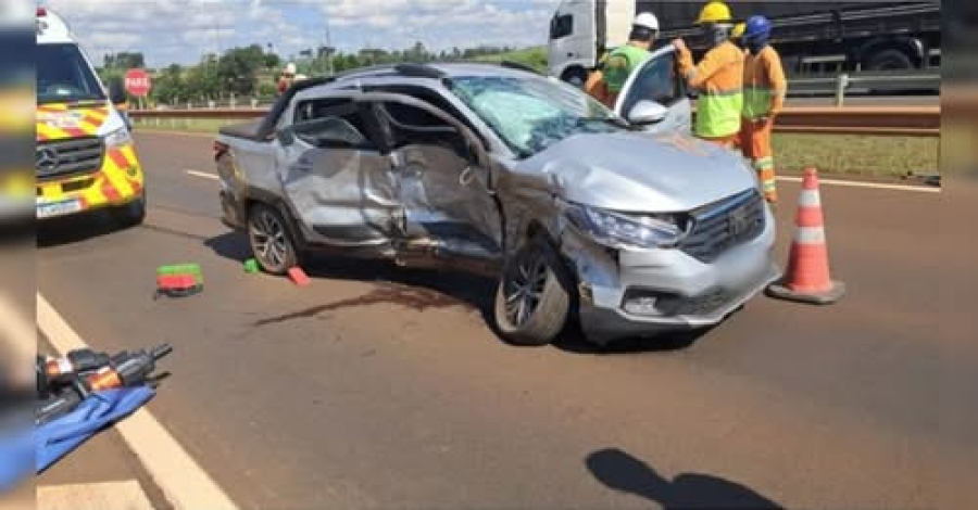 Acidente entre picapes deixa um morto e 2 feridos