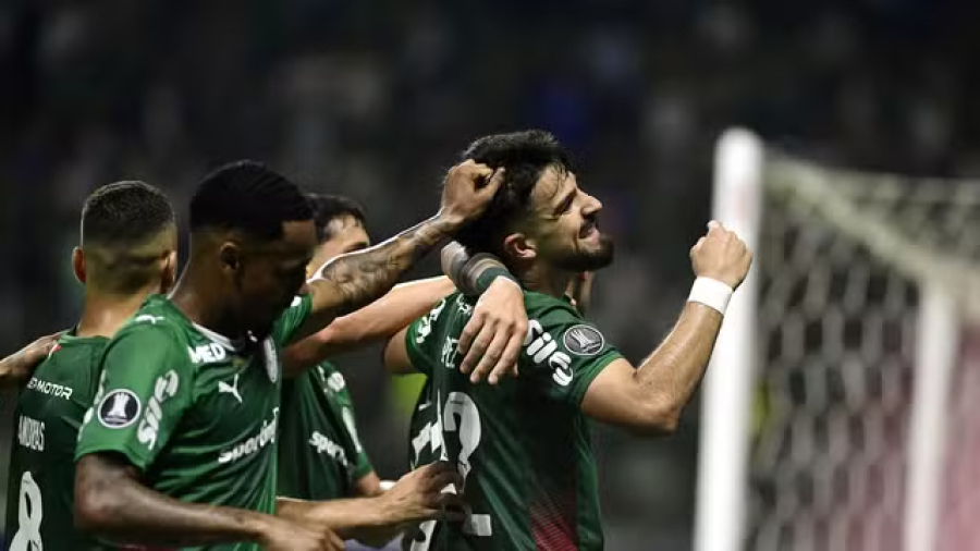 Palmeiras sofre, mas vence o Sporting Cristal  
