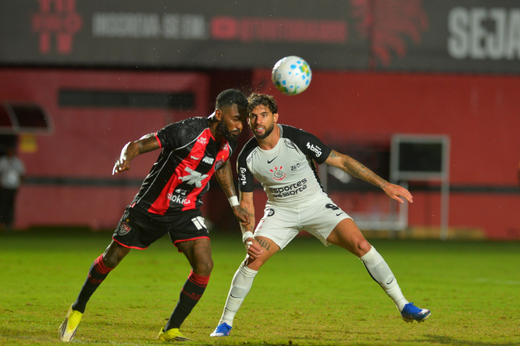 Corinthians e Vitória ficam no 0 a 0