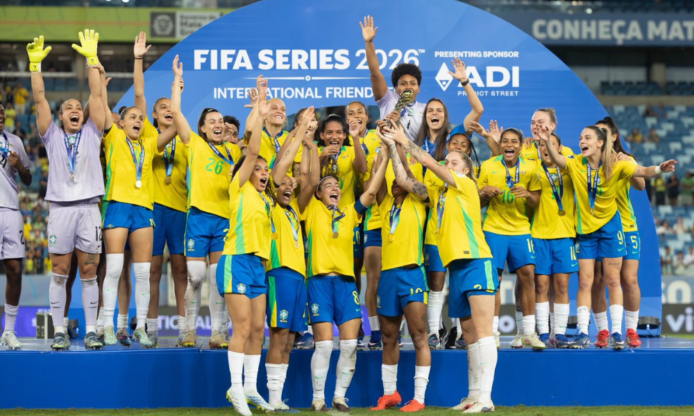Brasil vence Canadá por 1 a 0 