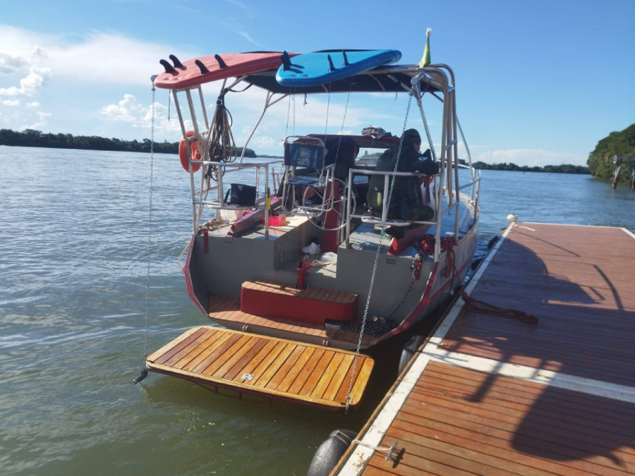 Casal é rendido e tem veleiro roubado.