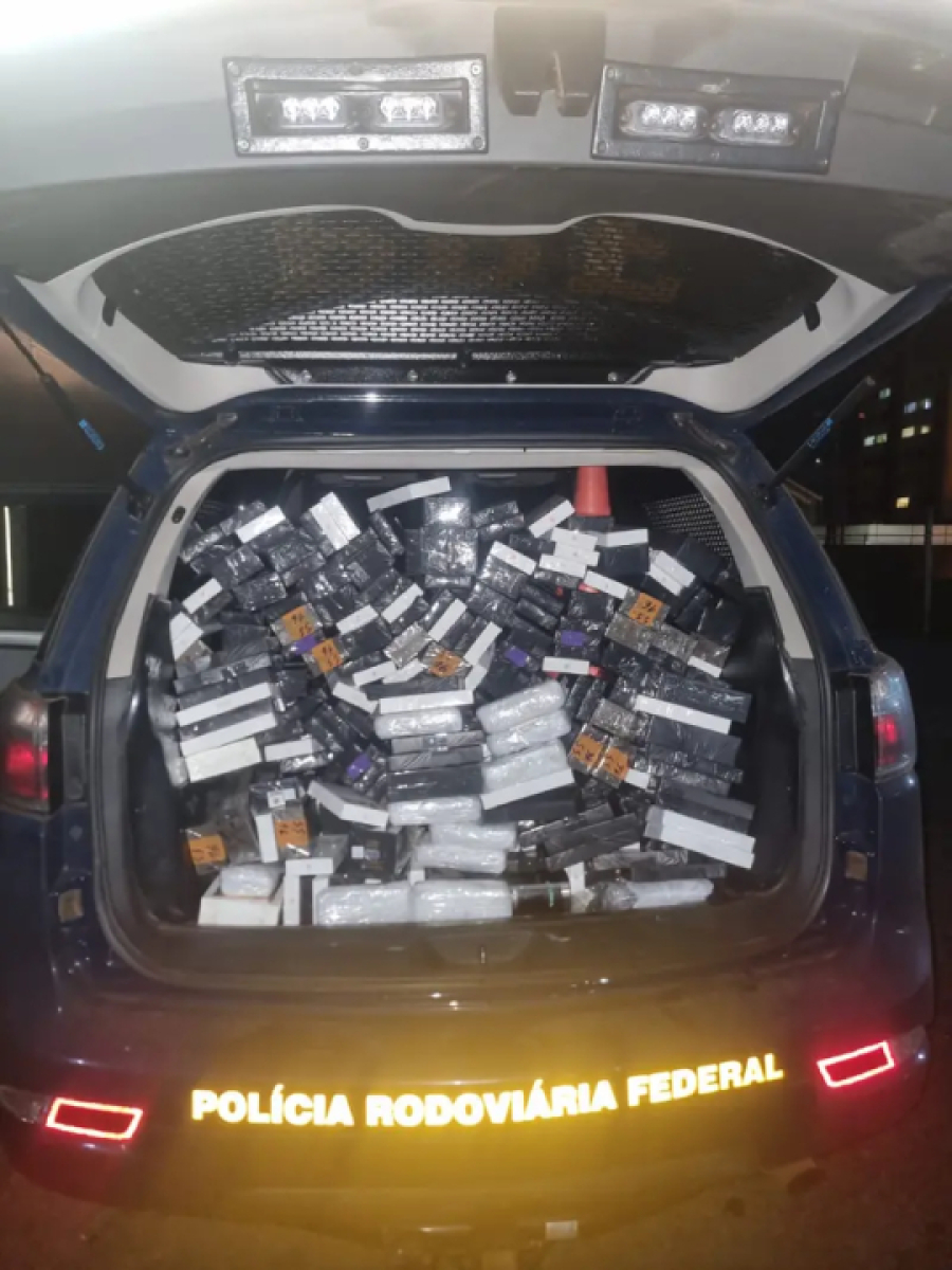 Carga de medicamentos irregulares é apreendida.