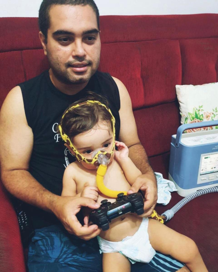 Pai faz campanha para salvar filho de 4 anos
