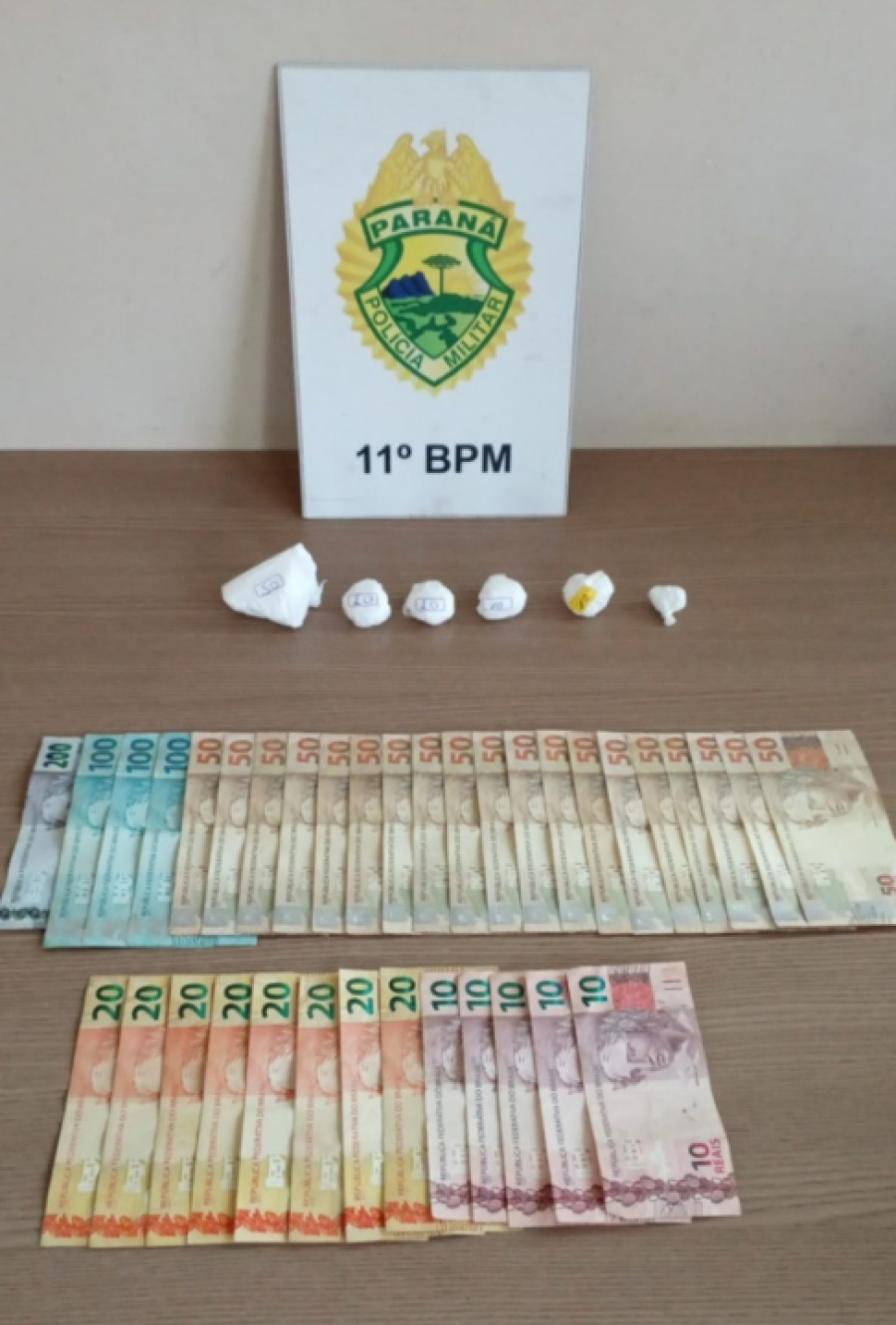 Mulher é presa com cocaína durante abordagem