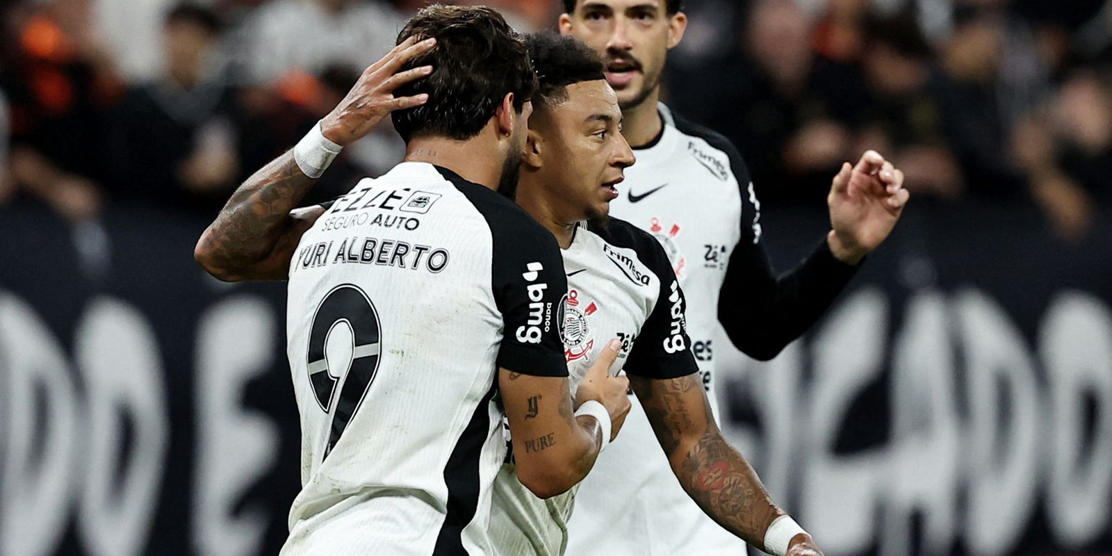 Corinthians derrota Peñarol na Libertadores