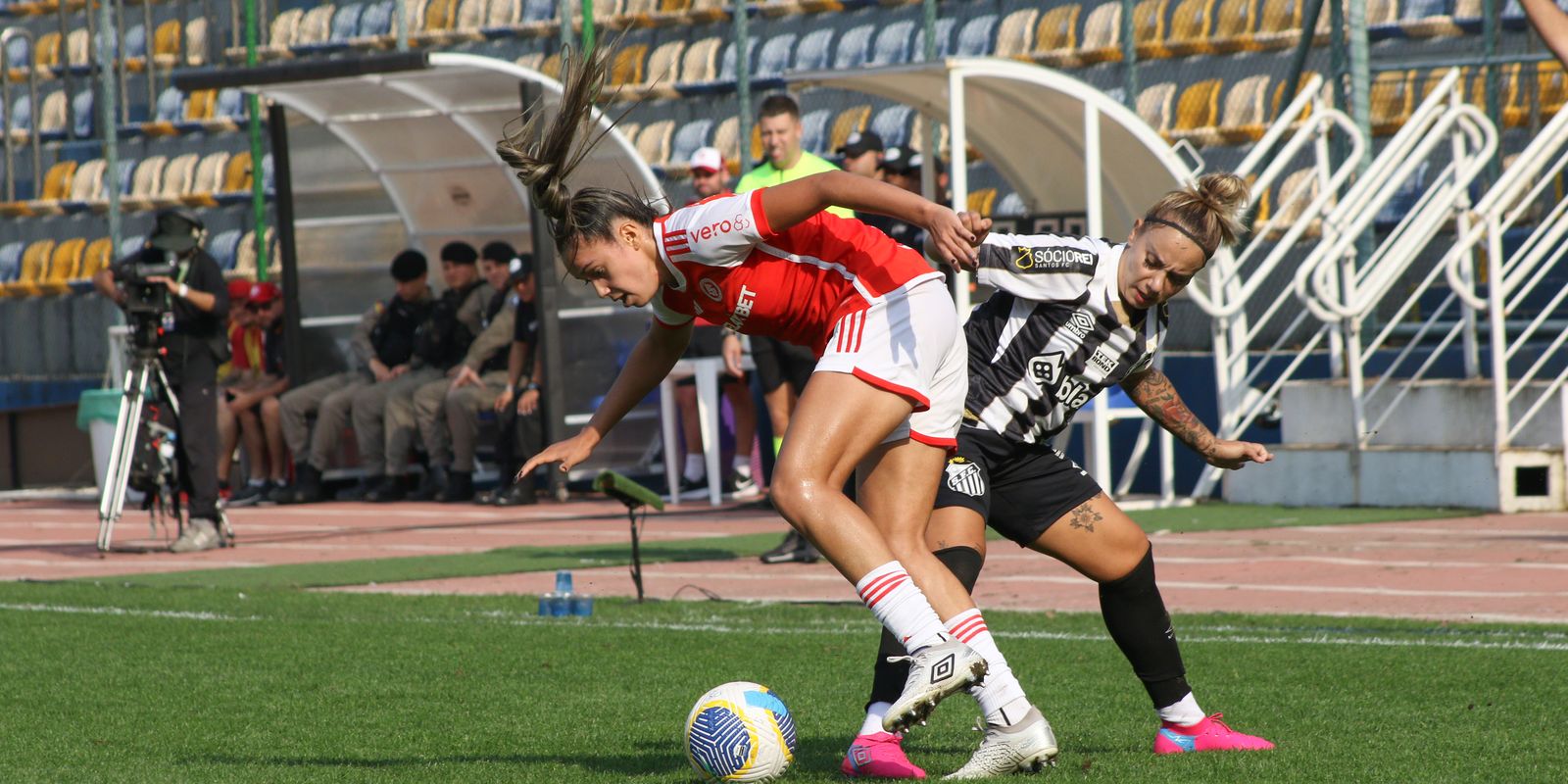 Inter enfrenta Santos pelo Brasileirão Feminino