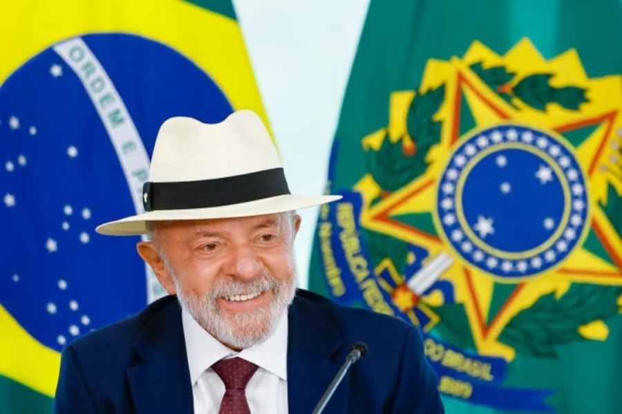 Pacote de renegociação de dívidas é lançado.