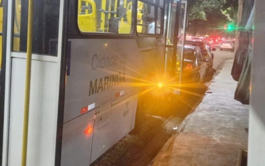 Grupo de estudantes ataca ônibus em Maringá