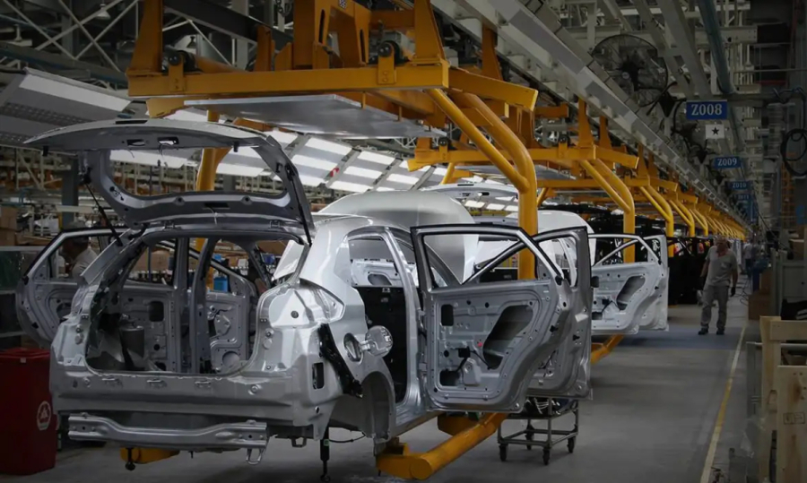 Venda de carros atinge maior patamar desde 2013.