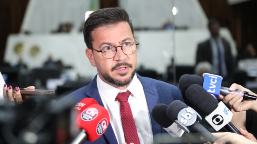 Deputado Arilson Chiorato defende fim da escala 6x1