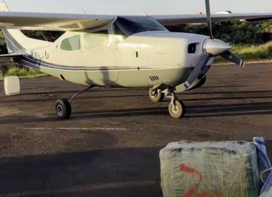 PM apreende avião com drogas e armamento.