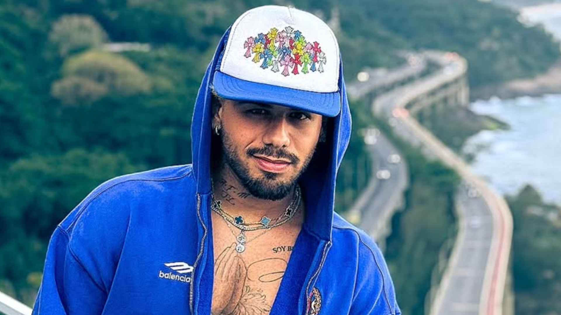 Zé Felipe e recado aos que flertam com casadas.