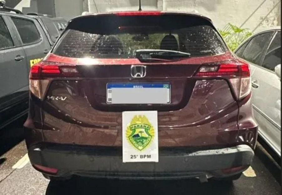 Carro furtado é recuperado em Umuarama.