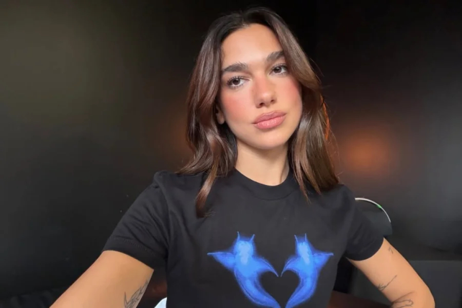 Cantora Dua Lipa processa Samsung.