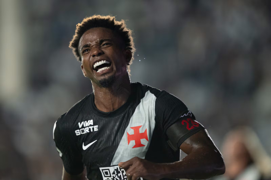 Vasco faz o dever de casa, vence o Athletico-PR  