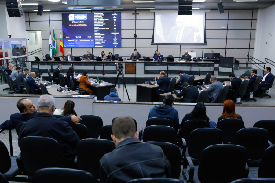 Vereadores aprovam projetos e novas diretrizes.