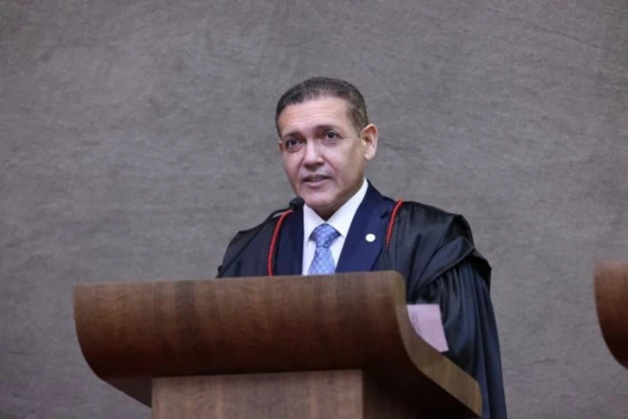 Nunes Marques e André Mendonça assumem cúpula do TSE  