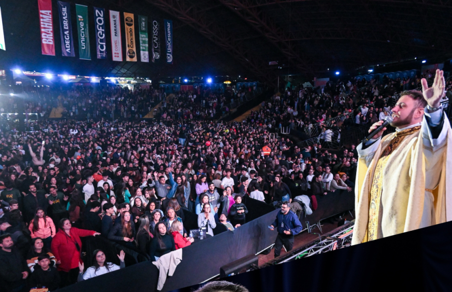 Noite da Fé reúne mais de 7 mil pessoas.