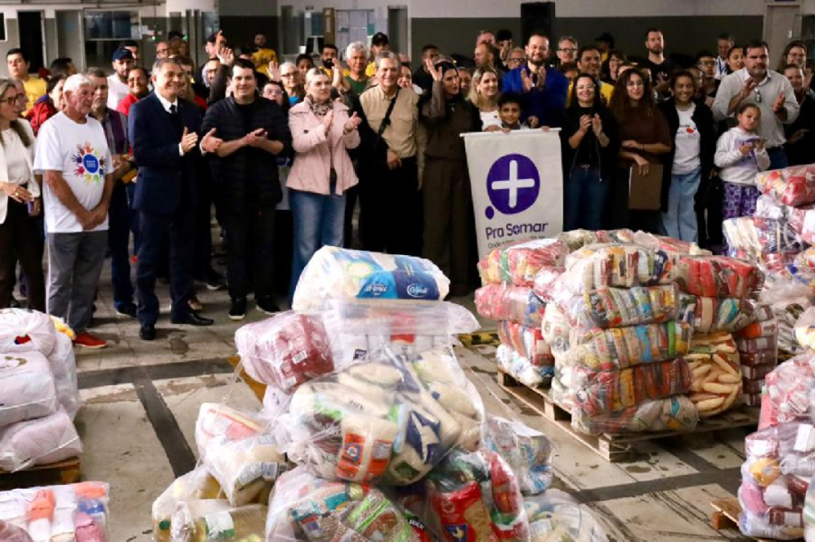 Pra Somar entrega toneladas de alimentos.