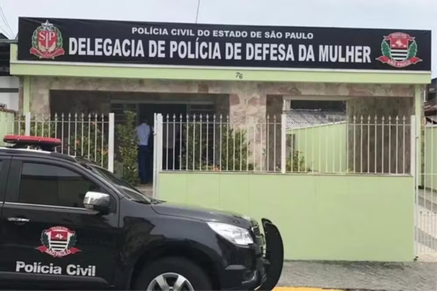 Homens presos por exploração de menores.