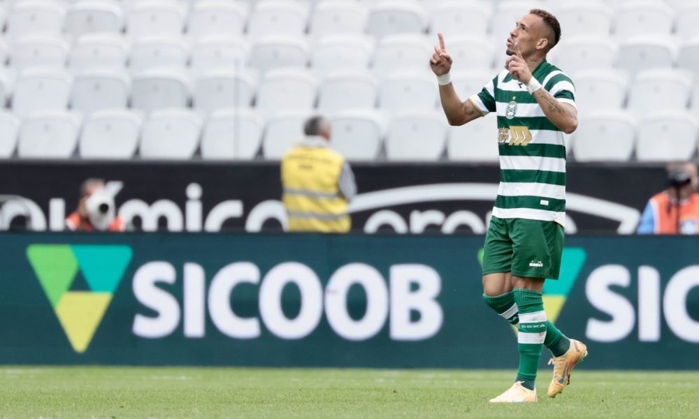 Breno Lopes ofusca Neymar, e Coritiba vence o Santos por 3 a 0
