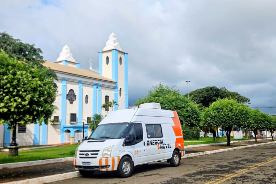 Copel leva serviços a moradores de Mandaguaçu