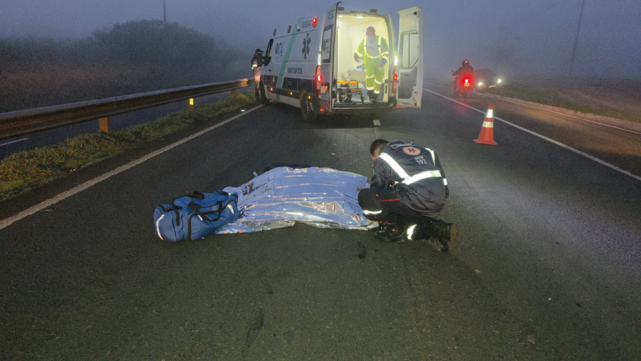 Motociclista morre após colisão envolvendo dois carros, em Maringá