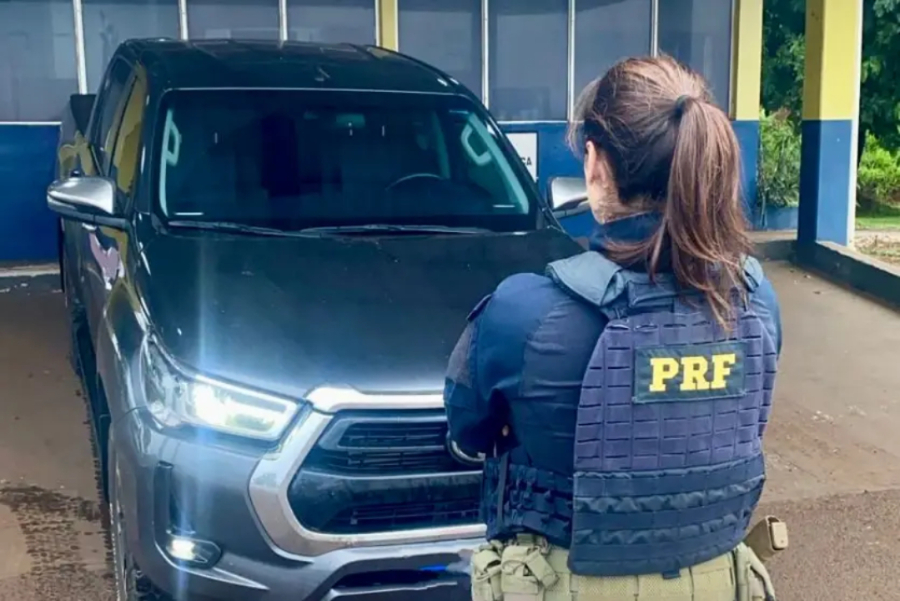 PRF recupera três veículos Hilux furtadas.