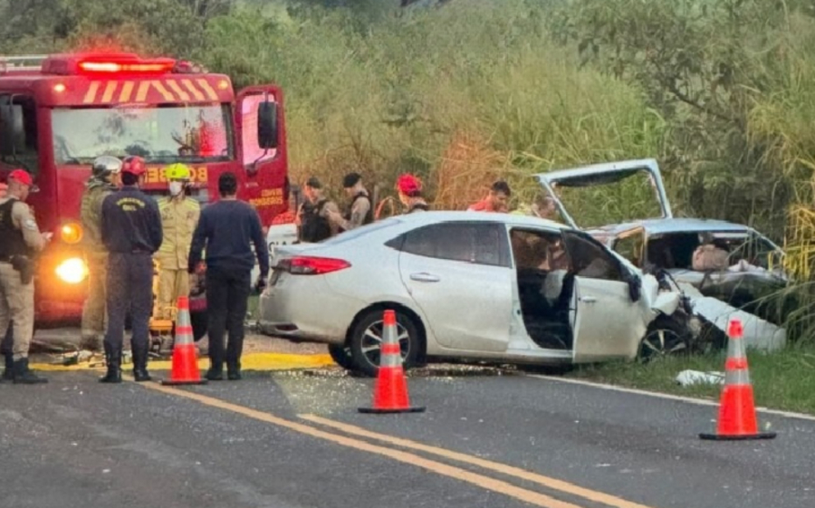 Colisão mata quatro pessoas na PR-340.