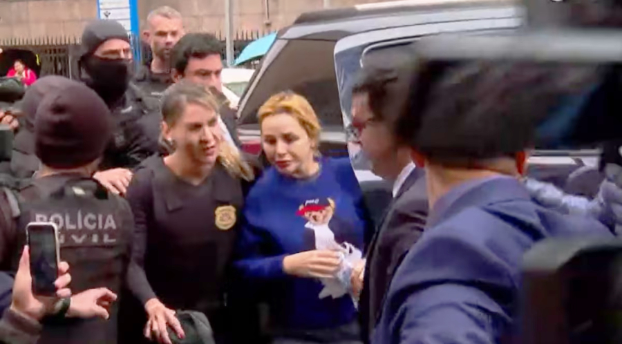 Policia prende Deolane por ligação com o PCC