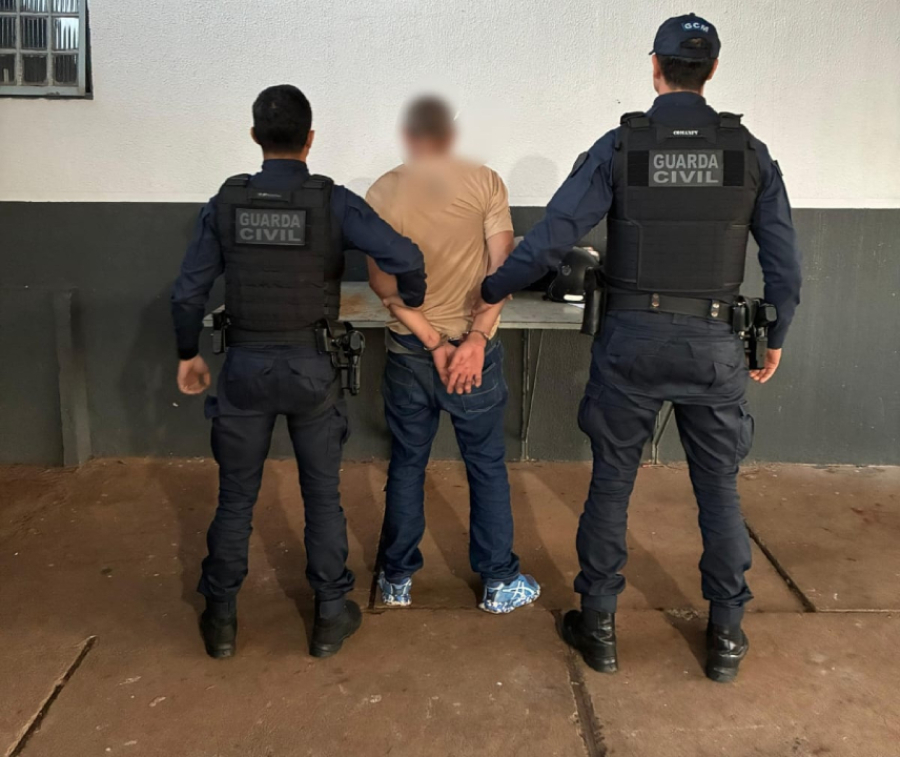 Homem invade casa da mãe e faz ameaças