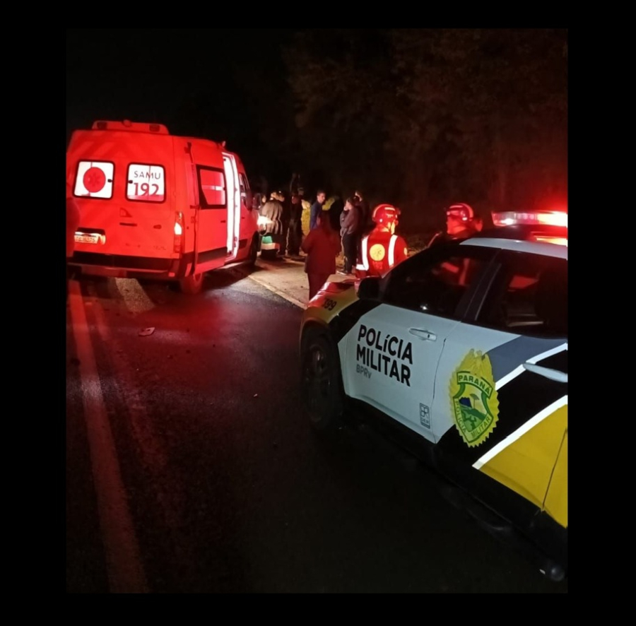 Jovens morrem após bater de frente com carreta