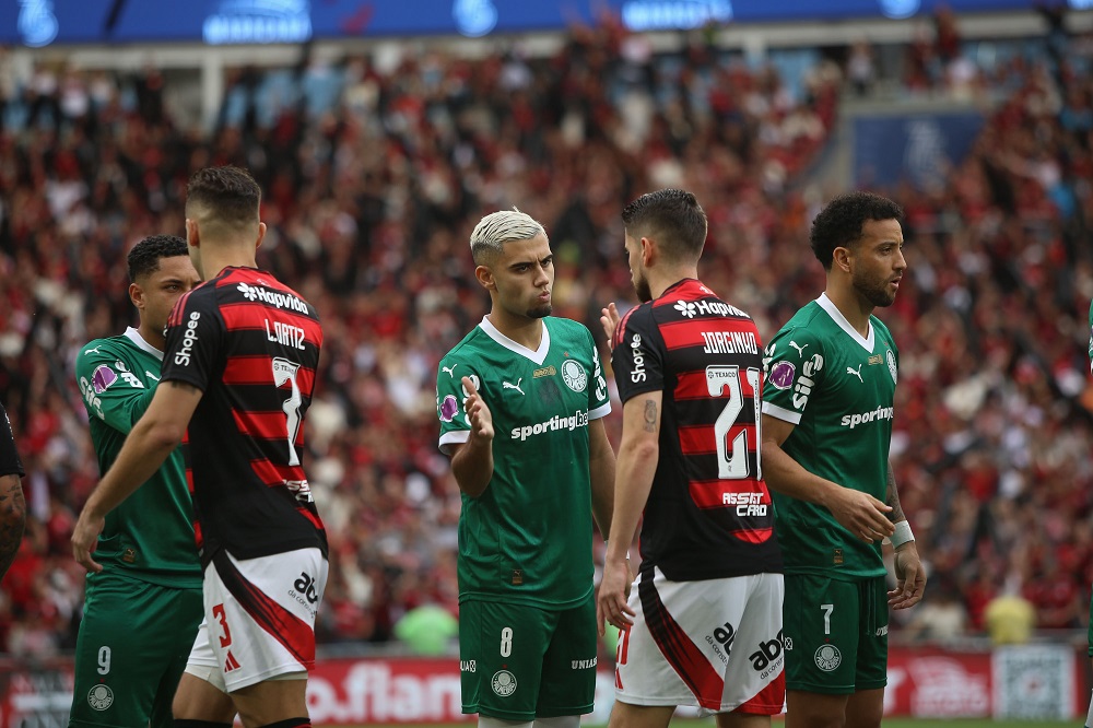 Flamengo e Palmeiras fazem grande jogo.