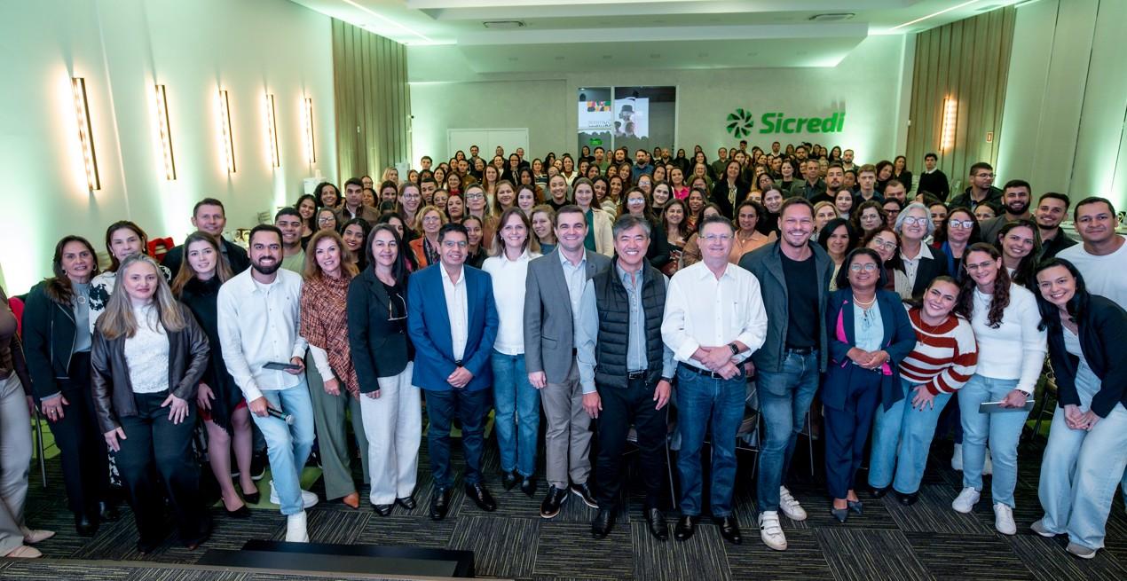 Sicredi reúne mais de 400 mulheres e jovens.