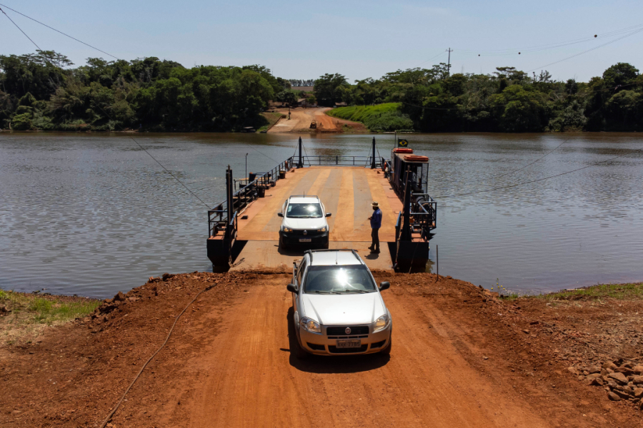 Novas pontes substituem balsas no Paraná.