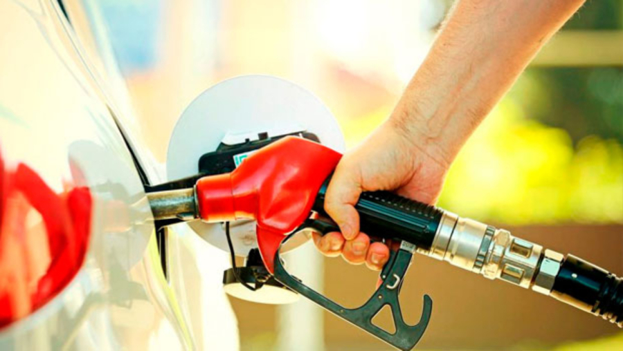 Subsídio federal para gasolina entra em vigor  