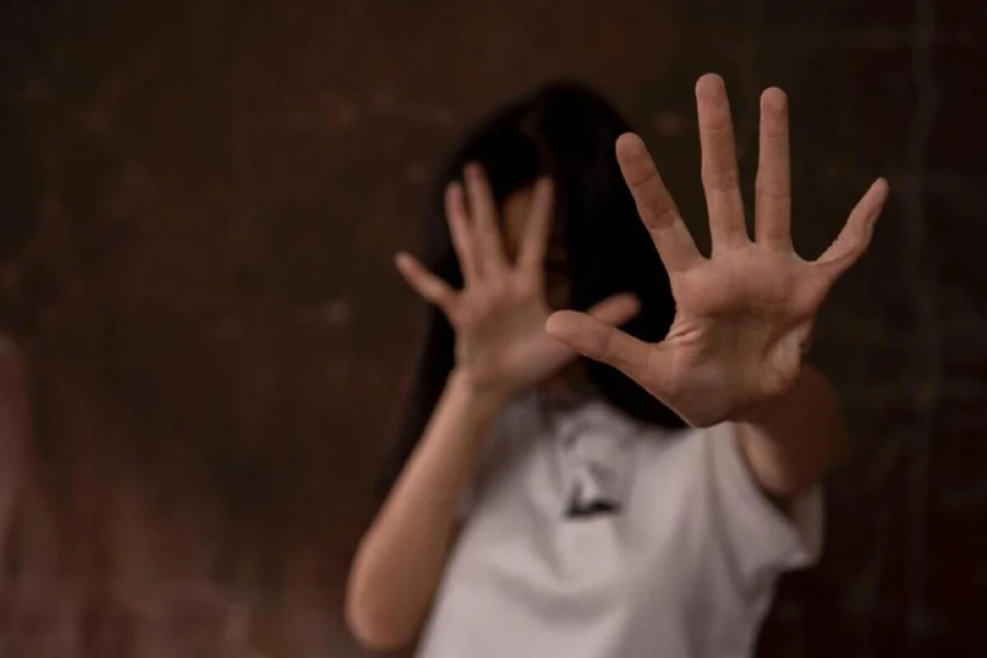Menina com deficiência é estuprada por 12 menores