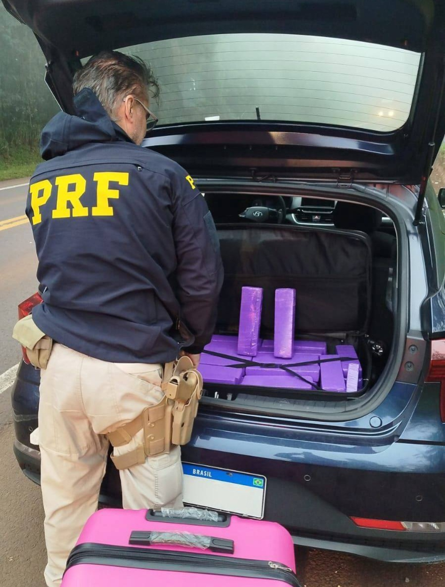 130 quilos de maconha apreendidos pela PRF.